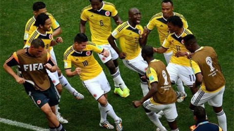 裁判荒木友辅执法哥日对决，日本2-1哥伦比亚创亚洲历史