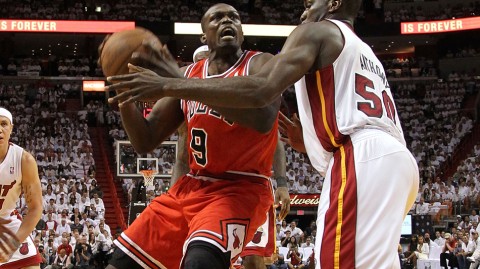 回顾二零一一经典东决：热火三巨头对决公牛玫瑰，激情岁月永不褪色