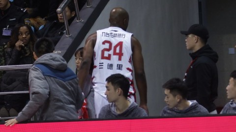 兰德里浴血奋战隐形脱落 东北虎逆转广州终结五连败