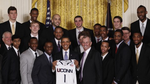 白宫那一年的欢笑声 回望奥巴马与康涅狄格大学男篮的闪亮瞬间